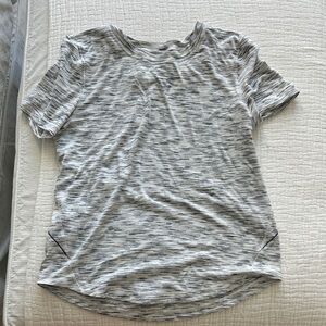 Lululemon Short Sleeve Train to be top